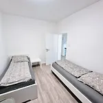 아파트 Monteurwohnung Wifi, Kueche, Einzelbetten *